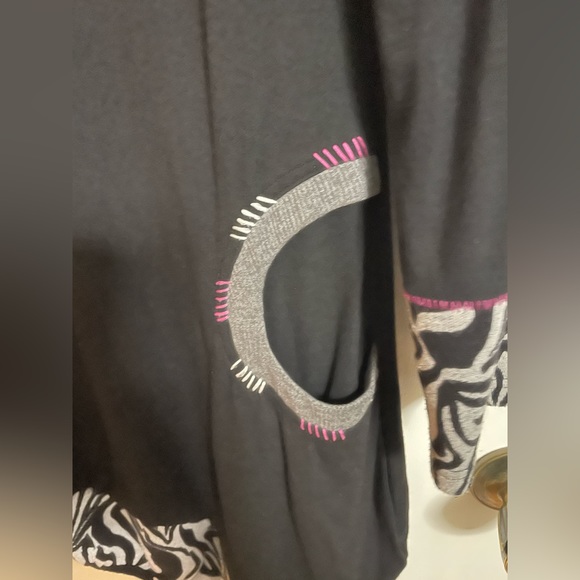 Tunic with Animal Print and cowl neck - Picture 4 of 5